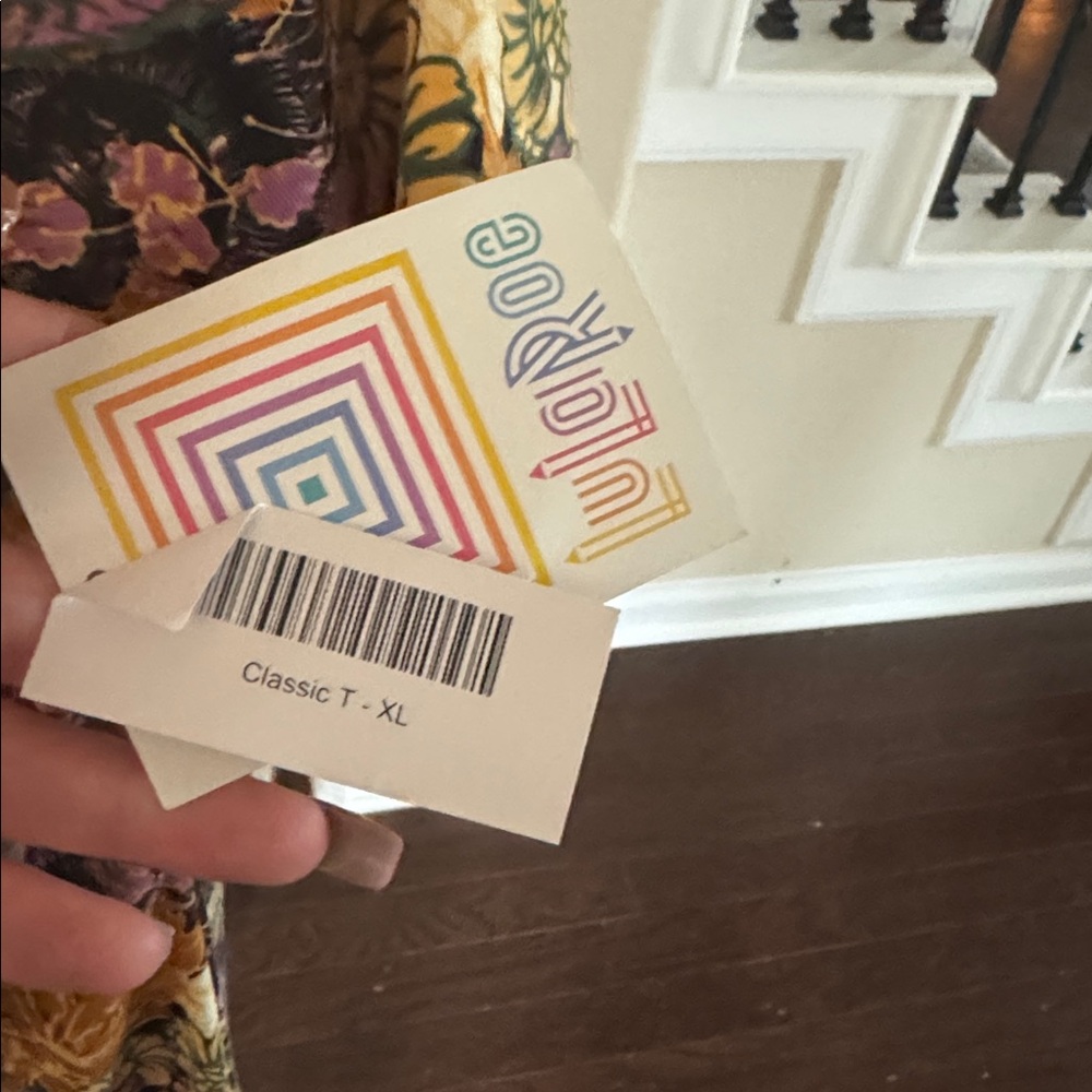 LuLaRoe  classic T 
Sz XL - Picture 5 of 7